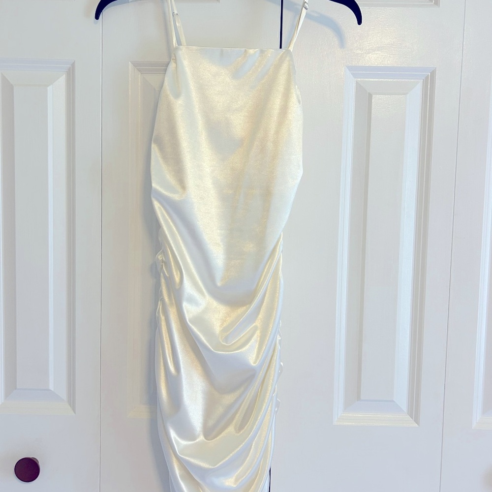 White satin bodycon cocktail length dress. Size 0.